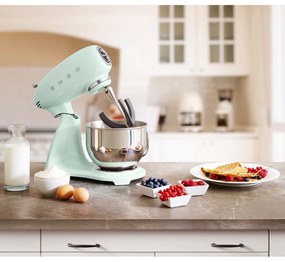 Jasnozielony robot kuchenny Retro Style – SMEG