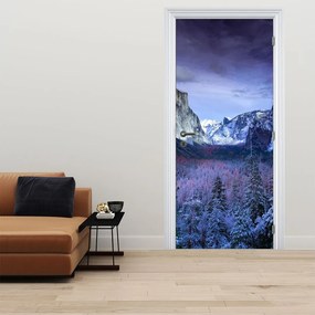 Fototapeta na drzwi - Zimowy krajobraz górski (95x205cm)