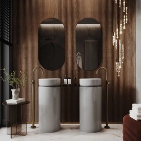 Dwie umywalki z konglomeratu wolnostojące okrągłe 85 x 40 cm RONA bez przelewu połączone półką szklaną | Różne kolory półki : Kolor szklanej półki - Niebieski, Kolor umywalki RONA - Szary połysk, Podłączenie syfonu - Do ściany