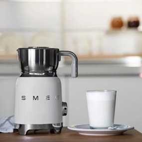 Biały spieniacz do mleka Retro Style – SMEG
