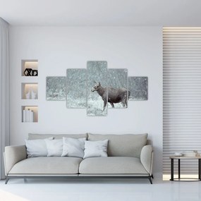 Obraz - Łoś w śnieżnym lesie (125x70 cm)