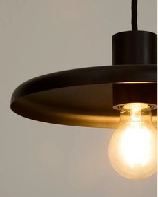 Czarna lampa wisząca z metalowym kloszem Nuvira – Kave Home