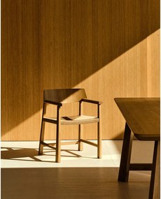 Fotel jadalniany z podłokietnikami z litego drewna dębowego w naturalnym kolorze Idun – Kave Home