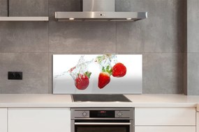Szkło do Kuchni na Ścianę Truskawki w Wodzie na Białym Tle