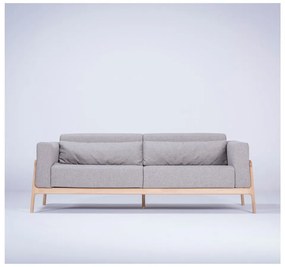 Szara sofa z konstrukcją z litego drewna dębowego Gazzda Fawn, 210 cm