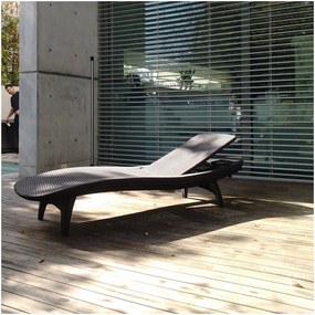 Brązowy plastikowy leżak ogrodowy Pacific – Keter