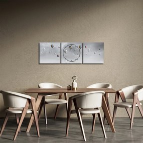 Obraz - Balony nad ceglaną ścianą (z zegarem) (90x30 cm)