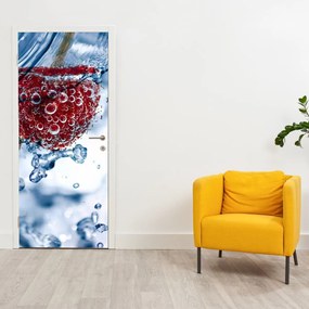 Fototapeta na drzwi - Fragment malin w wodzie (95x205cm)