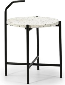 Tabela pomocnicza Yala z blatem z białego terazzo i metalowymi nogami w matowym czarnym.