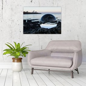 Obraz na szkle szklanej kuli na skale (70x50 cm)