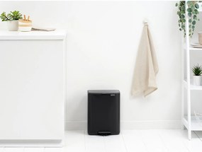 Stalowy kosz na śmieci z pedałem w kolorze matowej czerni 12 l Bo – Brabantia