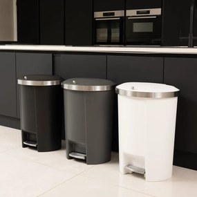 Biały plastikowy kosz na śmieci z pedałem 50 l – Addis