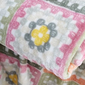Koc z mikropluszu 130x170 cm Crochet Print Cosy – Catherine Lansfield