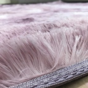 Pluszowy dywanik – jasnoróżowy, miękki i nowoczesny, do każdego pomieszczenia