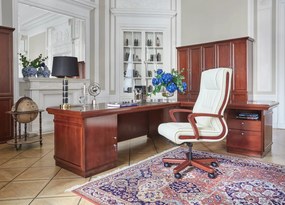 Klasyczny skórzany fotel do biura wygodny ze skóry naturalnej Ambassador. Podłokietniki i rama z drewna, skórzana tapicerka dostępna w kolorach czarnym, brązowym i kremowym. Meble klasyczne gabinetowe.