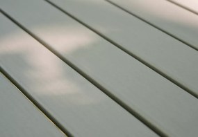 Stolik kawowy Alumo – nowoczesny niski stół balkonowy z aluminium, minimalistyczny design do wnętrz i na taras