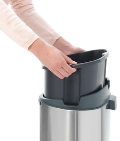 Stalowy kosz na śmieci otwierany na dotyk w kolorze matowego srebra 40 l Touch Bin – Brabantia