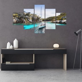 Obraz - Plaża z żaglówką (125x70 cm)