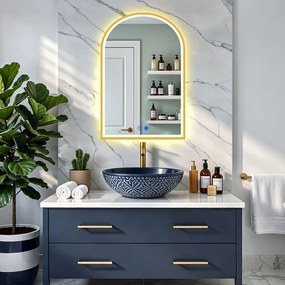 Nieregularne lustro LED w złotej aluminiowej ramie