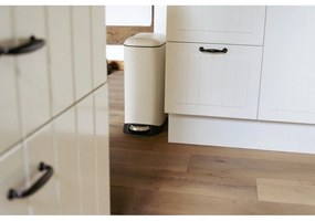 Kremowy stalowy kosz na śmieci z pedałem 20 l Design – Wenko