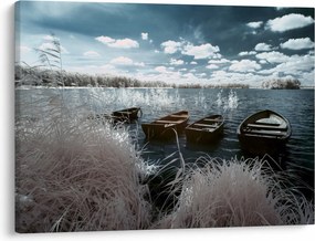Obraz - Drewniane łodzie na jeziorze (70x50 cm)