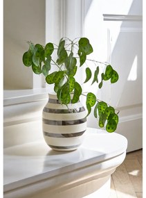 Biały kamionkowy wazon z detalami w kolorze srebra Kähler Design Omaggio, wys. 20 cm