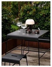 Czarny metalowy stołek A-Stool – Zone