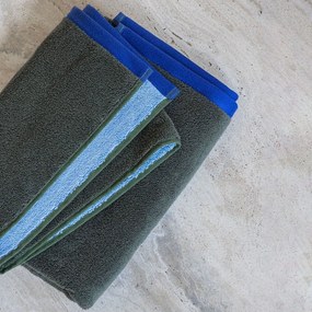 Ciemnozielono-niebieski ręcznik z bawełny organicznej frotte 50x90 cm Soft – Mette Ditmer Denmark