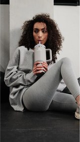 Jasnoszary termos ze stali nierdzewnej ze słomką 890 ml Quencher H2.O FlowState™ Tumbler Ash – Stanley