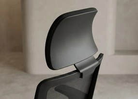 Najwyższej klasy fotel biurowy z pełną regulacją 3D (podłokietniki, zagłówek, lędźwie, głębokości siedziska. Ergonomiczne oparcie, baza chromowana. Odporność 110k cykli Martindale'a. Zgodny z normą BHP 2023. Super cena!