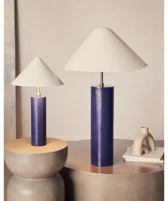 Ciemnoniebieska lampa stołowa z metalowym kloszem (wysokość 42 cm) Shiva – Kave Home