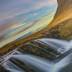 Zdjęcie góry i wodospadów na Islandii (z zegarem) (90x30 cm)