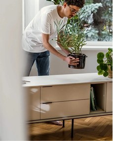 Szarobeżowa szafka pod TV 189x61x42 cm Mod – noo.ma