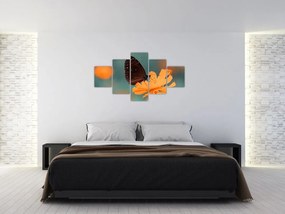 Obraz - motyl na pomarańczowym kwiatku (125x70 cm)