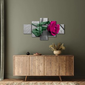 Obraz - Różowa róża z zieloną łodygą (125x70 cm)