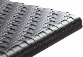 Zestaw mebli imitujących rattan