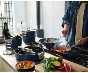 Garnki z pokrywką i powłoką ceramiczną odpowiednie na indukcję zestaw 3 szt. Space – Joseph Joseph