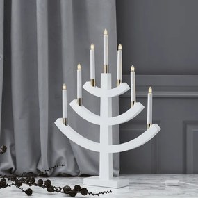 Drewniany świecznik w nowoczesnej formie