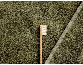 Oliwkowy ręcznik z bawełny frotte Södahl, 100x50 cm
