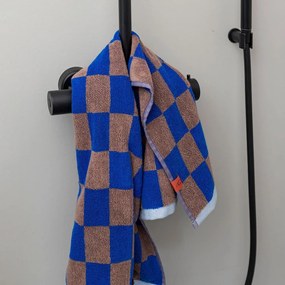 Niebiesko-brązowy ręcznik kąpielowy z bawełny organicznej 70x133 cm Retro – Mette Ditmer Denmark