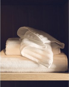 Biały bawełniany ręcznik frotte 50x90 cm Navira – Kave Home