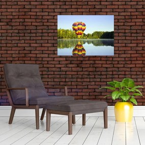 Obraz na szkle - balon na ogrzane powietrze nad jeziorem (70x50 cm)