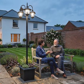 Outsunny Lampa solarna z donicą 185 cm regulowana wysokość lampa ogrodowa z 3 kloszami sterowanie światłem | Aosom PL