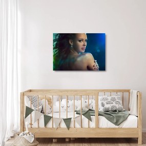 Obraz na szkle - Spojrzenie młodej kobiety (70x50 cm)