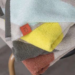 Miętowy ręcznik z bawełny organicznej frotte 50x90 cm Diagonal – Mette Ditmer Denmark