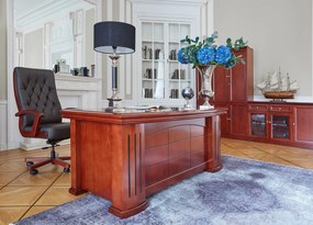 Elegancki fotel gabinetowe Consul tapicerowany skórą naturalną w kolorze brązowym, czarnym lub kremowym. Fotel ma drewnianą ramę i podłokietniki, mechanizm tilt, jest wygodne i solidnie wykonane.