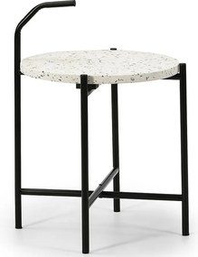 Tabela pomocnicza Yala z blatem z białego terazzo i metalowymi nogami w matowym czarnym.