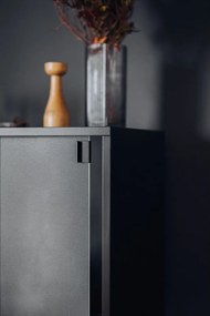 Czarna witryna z drzwiami przesuwnymi 70x109x40 cm Lekko – noo.ma