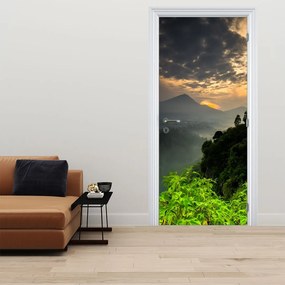 Fototapeta na drzwi - Zielony górski krajobraz (95x205cm)