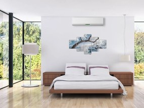 Obraz ośnieżonego drzewa nad wodą (125x70 cm)
